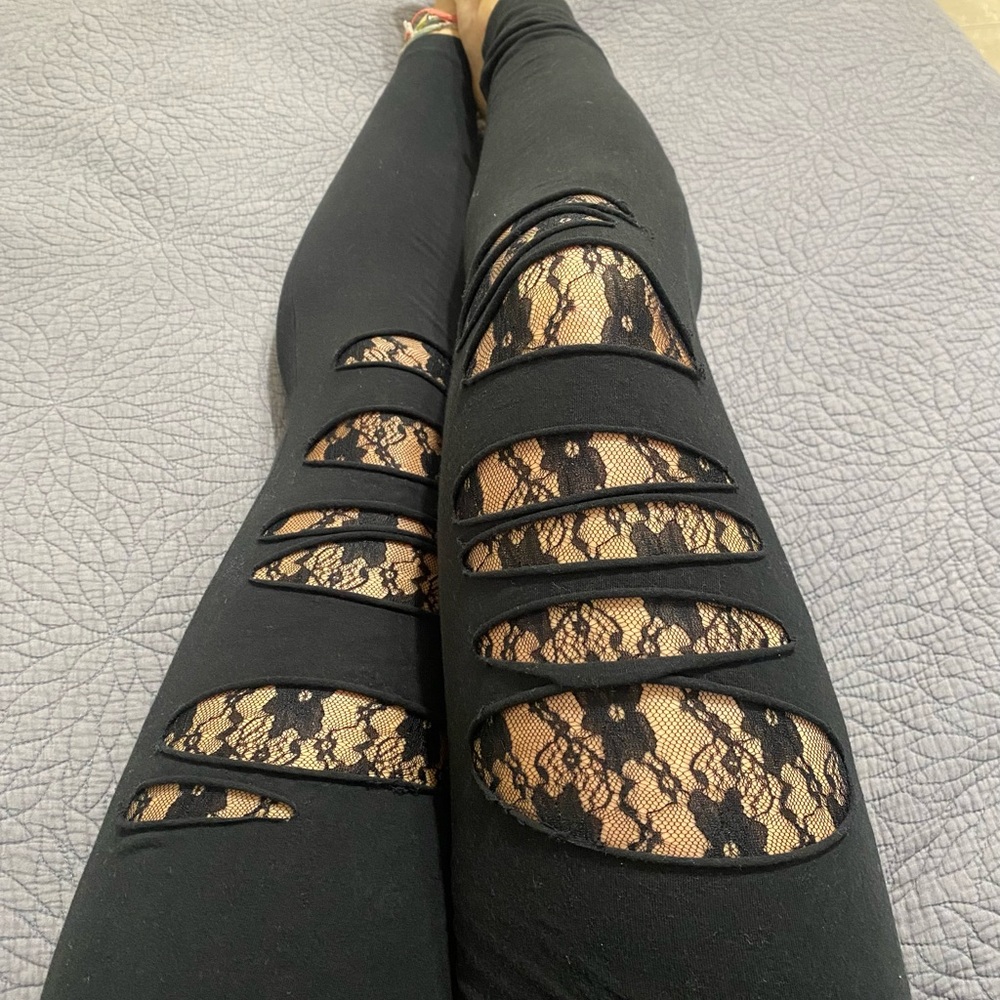 Black Cotton Guess leggings with lace cutout accent. Size medium.